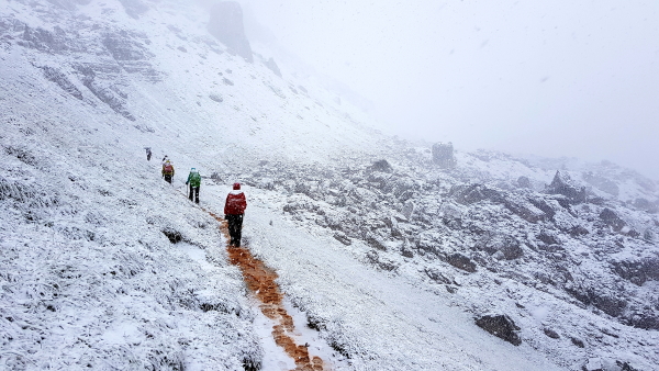 Late summer snowfall on stage 6 of the Alta Via 1