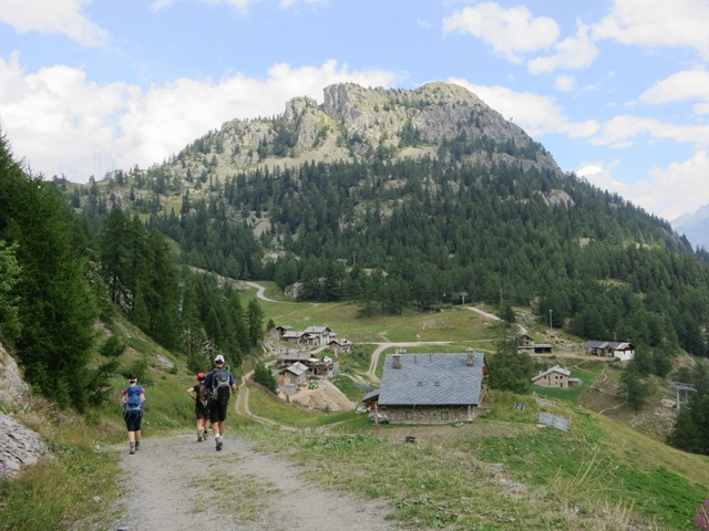 Descending to Courmayeur on the Tour du Mont Blanc (Courmayeur, Italy)