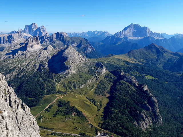 Looking towards Rifugio Lagazuoi
