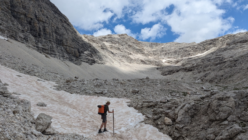 On the AV9, the ascent of Piz Bo&egrave; with July snow, with a lingering winter snow patch