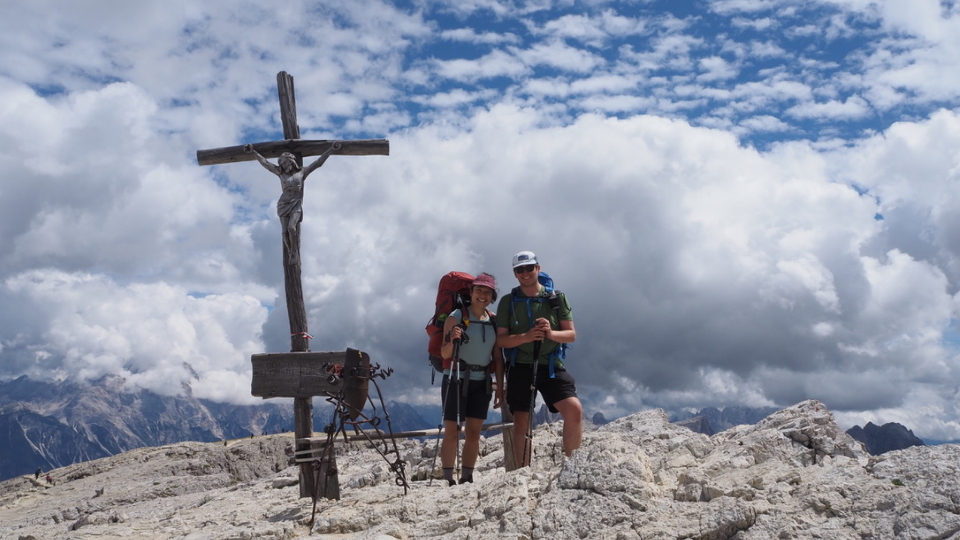 Walkers at a cross at Monte Lagazuoi, on the Alta Via 9