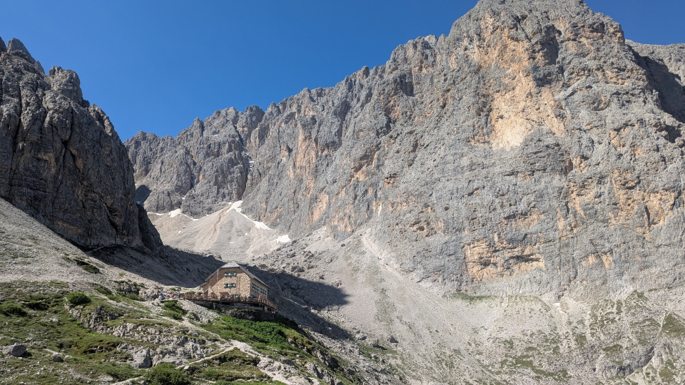 Rifugio Vicenza and cliffs on the Alta Via 9