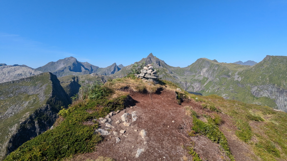 Perfect blue skies on our Gylltinden walk