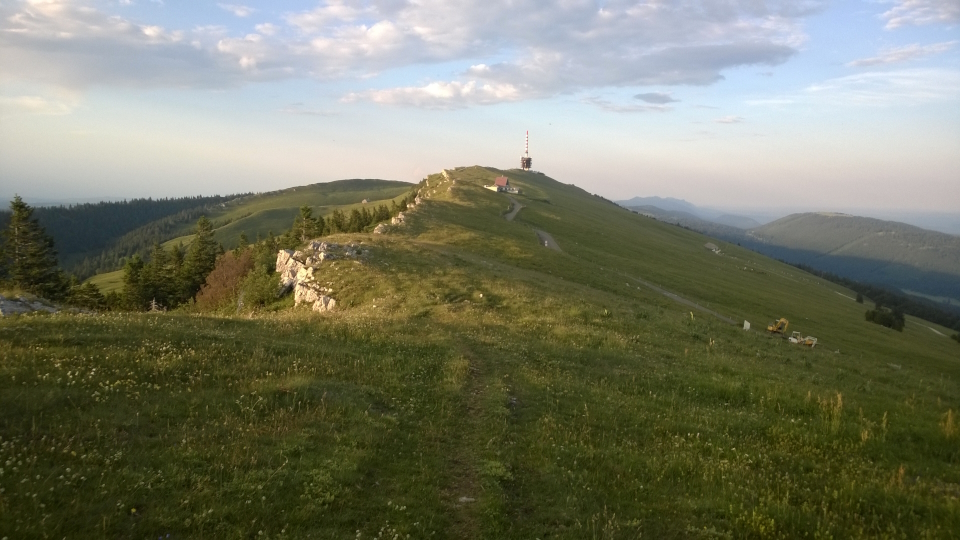 A summit radio mast on the way to Vue des Alpes in the Jura