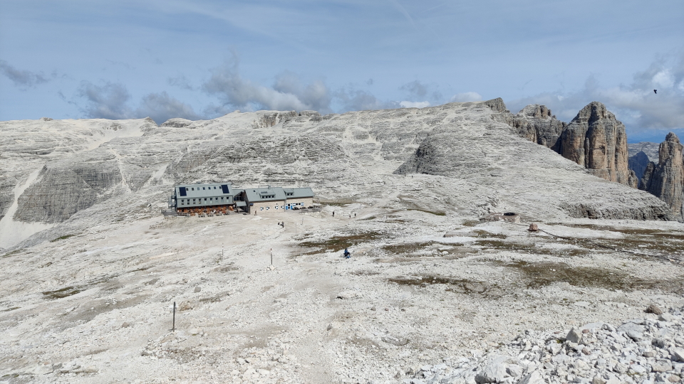 The Rifugio Boe on the AV2 in its distinctive plateau location