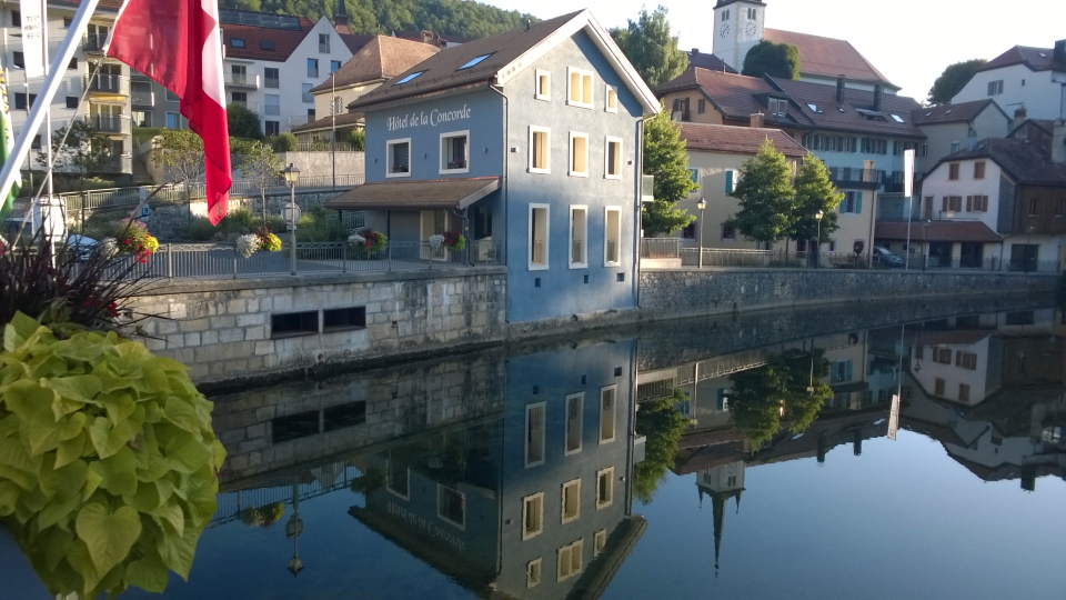 A blue hotel in Sainte-Croix