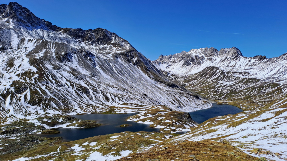 Tarns and steep slopes between the Sertig Pass and the Kesch hut