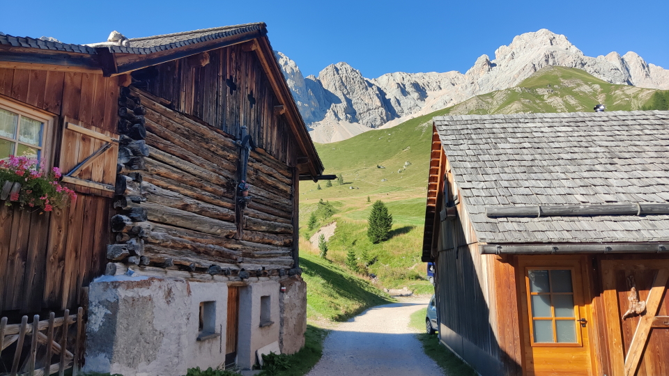 The view back from near Passo San Pellegrino on the AV2