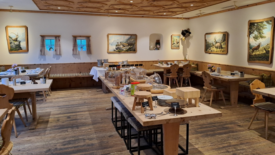 The breakfast room at the Walserhuus, Sertig