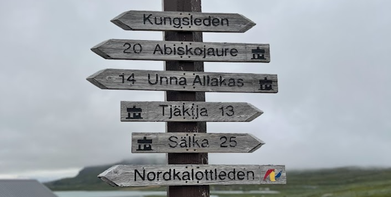 Signs for different routing, following the Kungsleden trail