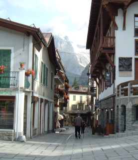 The high street in Courmayeur